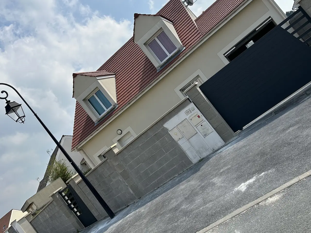 Mur de clôture et portail